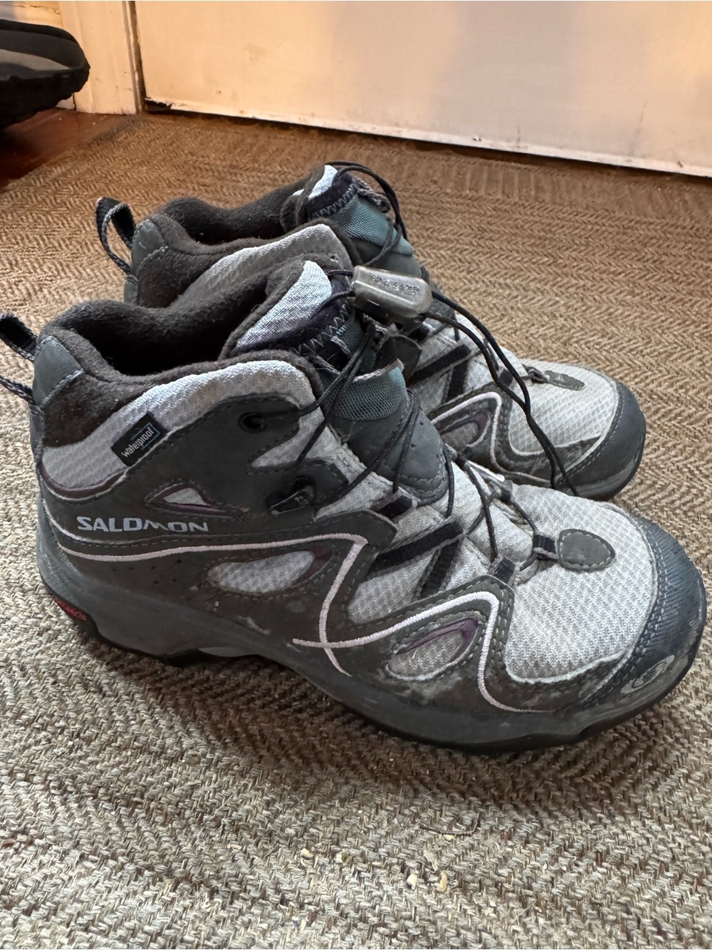 Salomon Kids Grey and Black Hiking Shoes size 1
